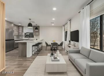 3104 E BROADWAY Road 276