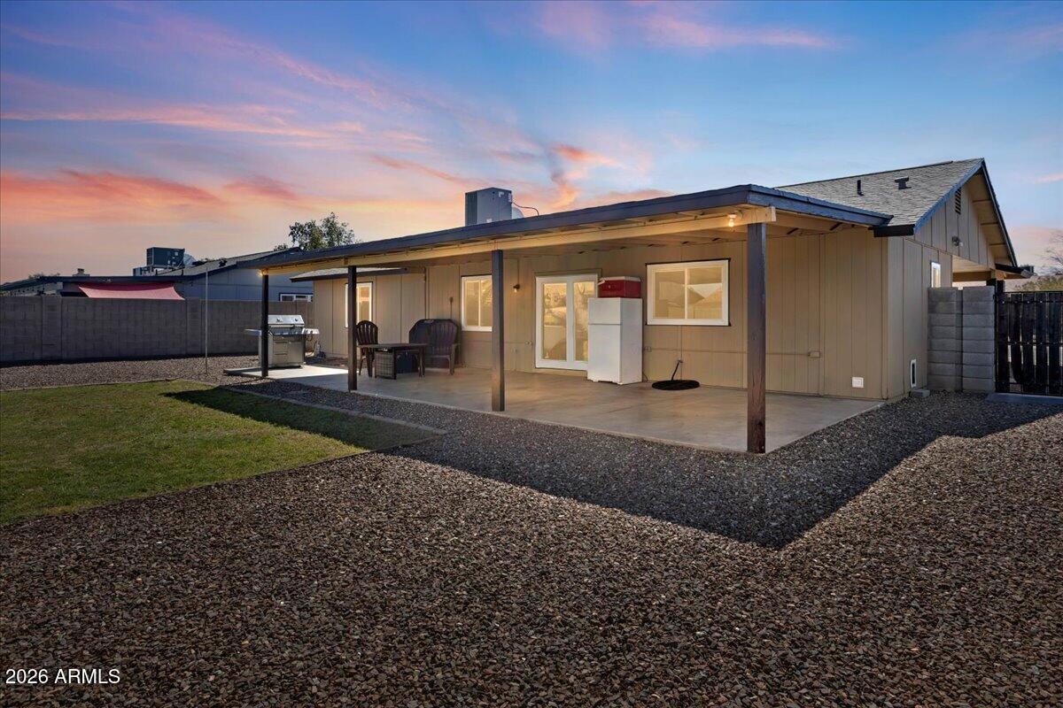 4944 W MICHELLE Drive