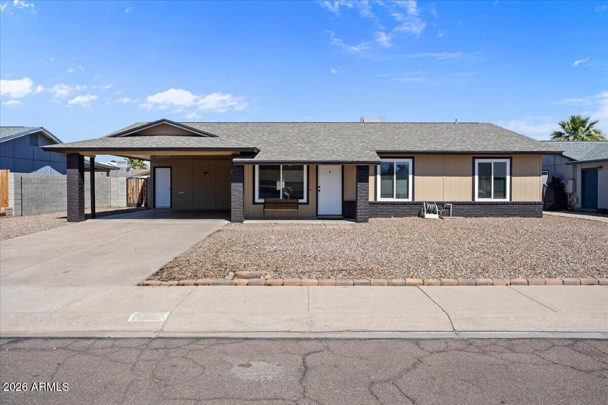 4944 W MICHELLE Drive