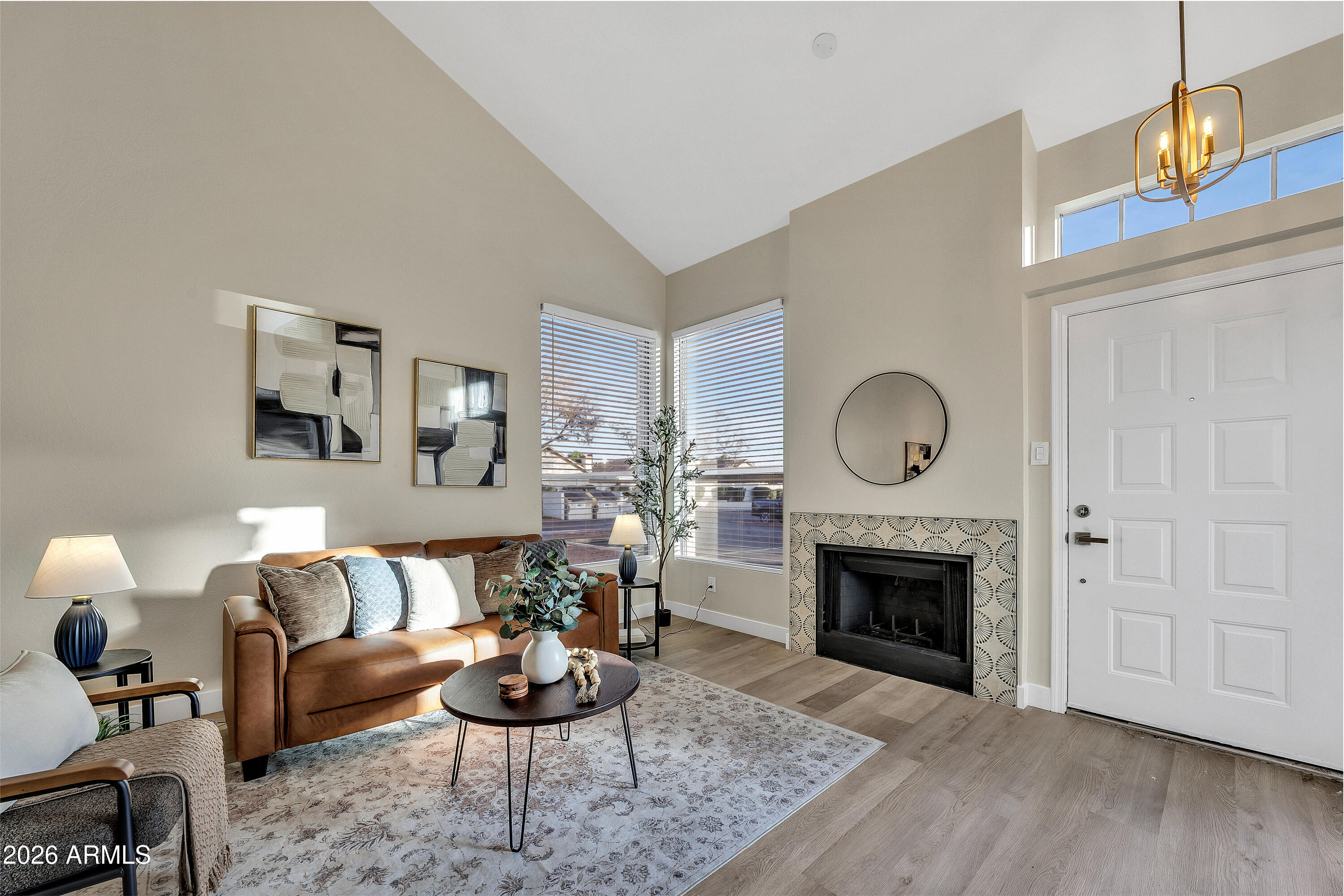 1717 E UNION HILLS Drive 2033