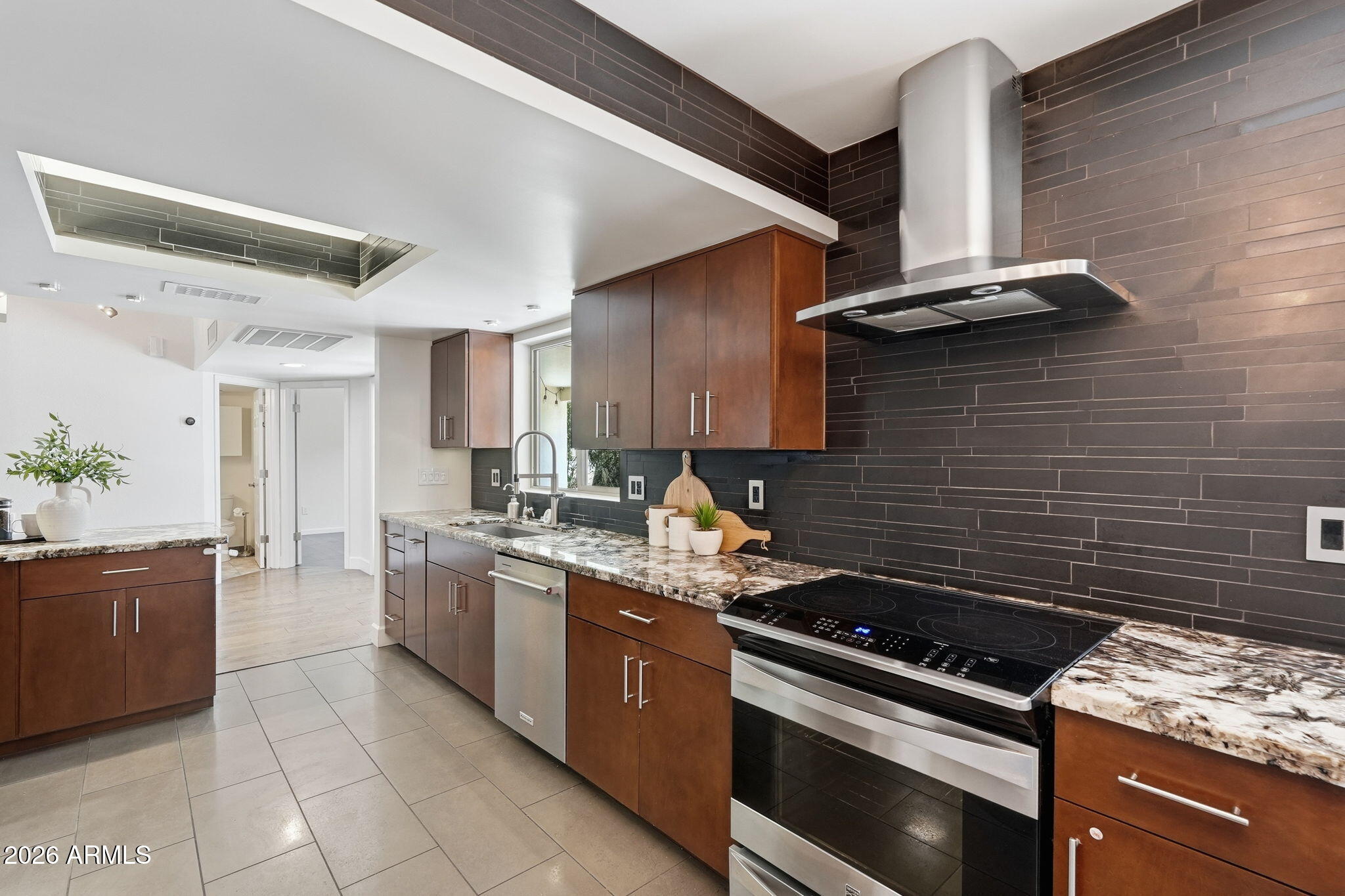 Properties 2 933 E LEEWARD Lane