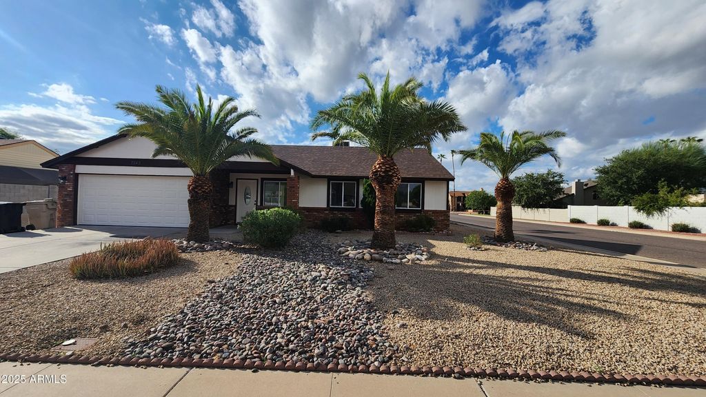 Photo of 7243 W Sierra Street, Peoria, AZ 85345 (MLS # 6927266)