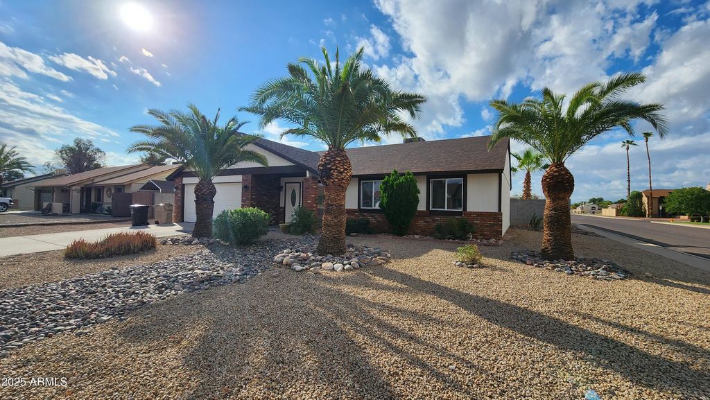 Photo of 7243 W Sierra Street, Peoria, AZ 85345 (MLS # 6927266)