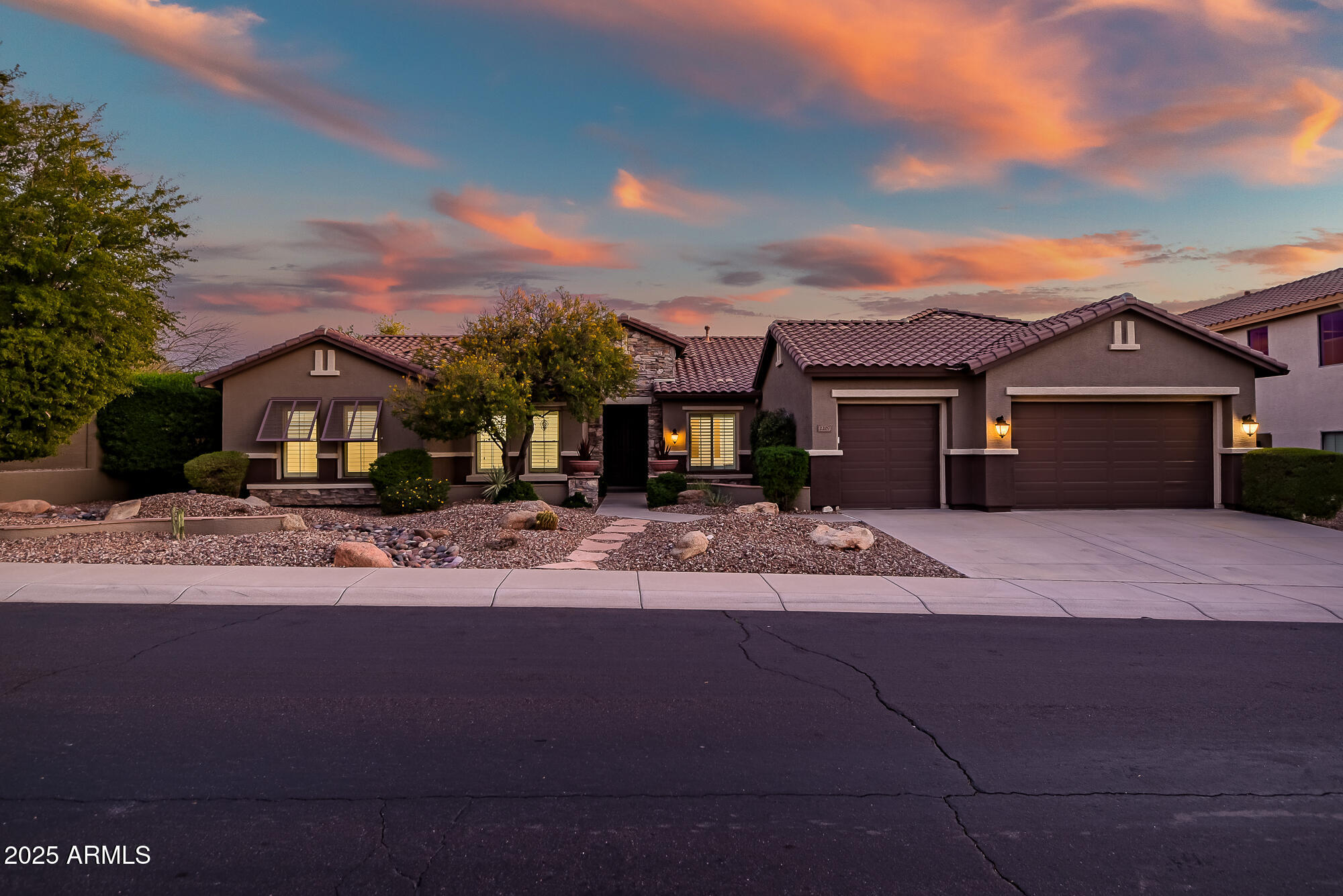 2207 W HIDDEN TREASURE Way