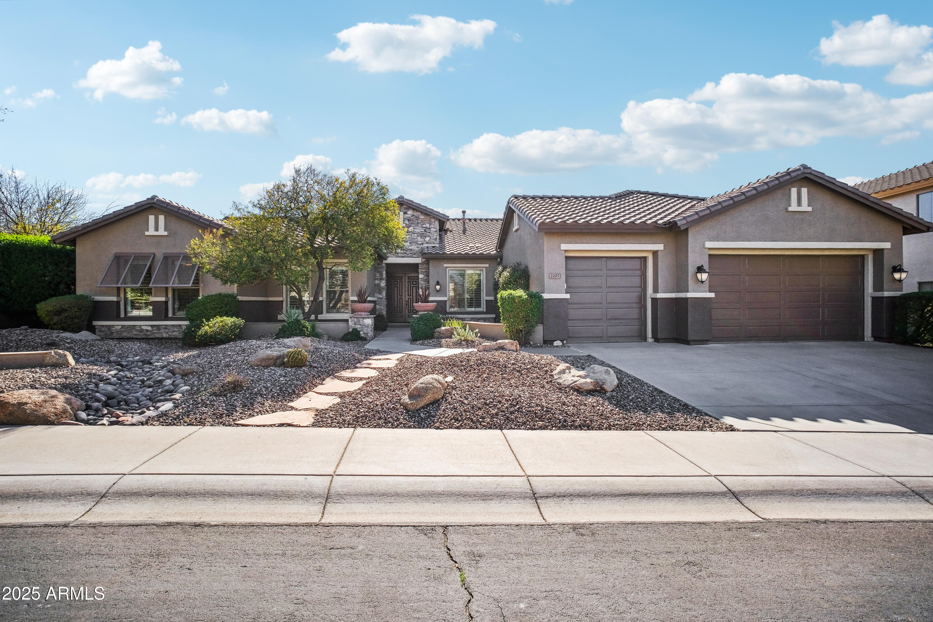 2207 W HIDDEN TREASURE Way