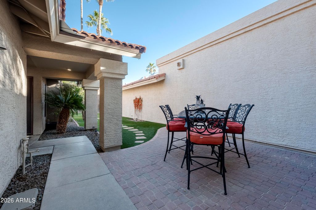 Photo of 942 W Barbados Drive, Gilbert, AZ 85233 (MLS # 6977929)