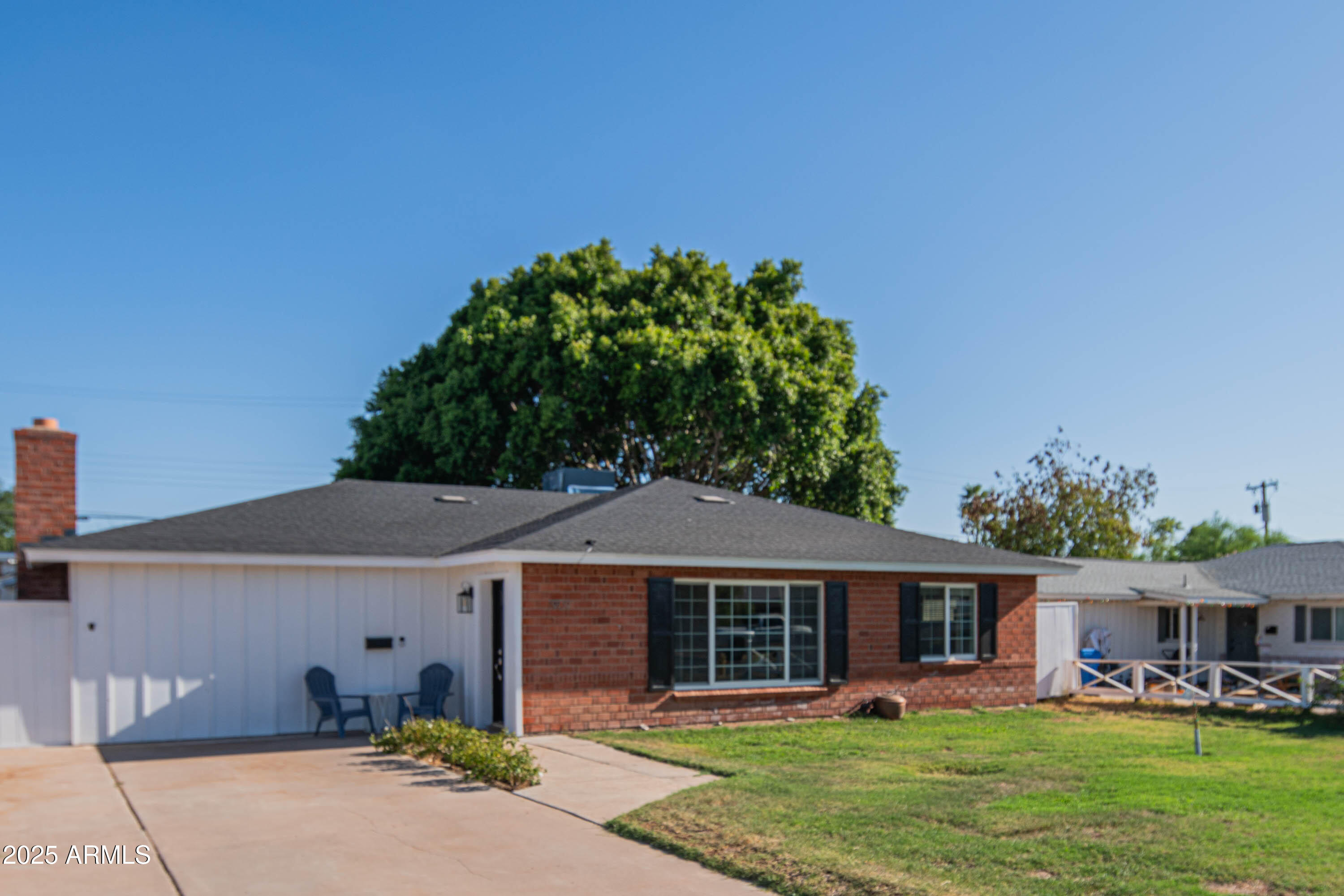 1909 E BETHANY HOME Road