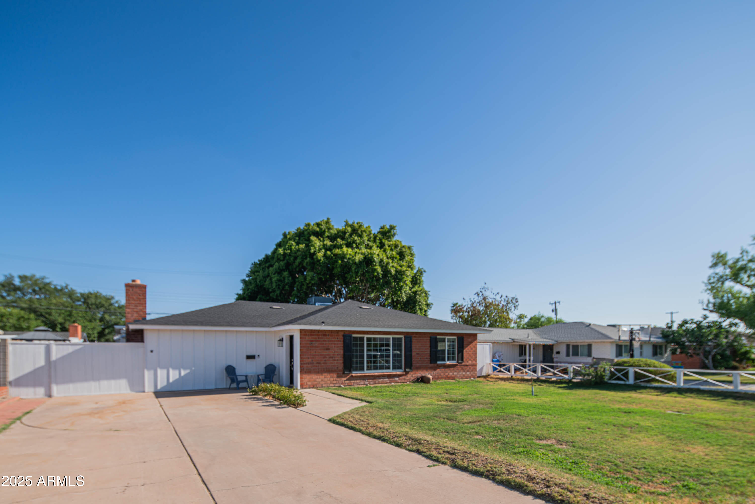 1909 E BETHANY HOME Road