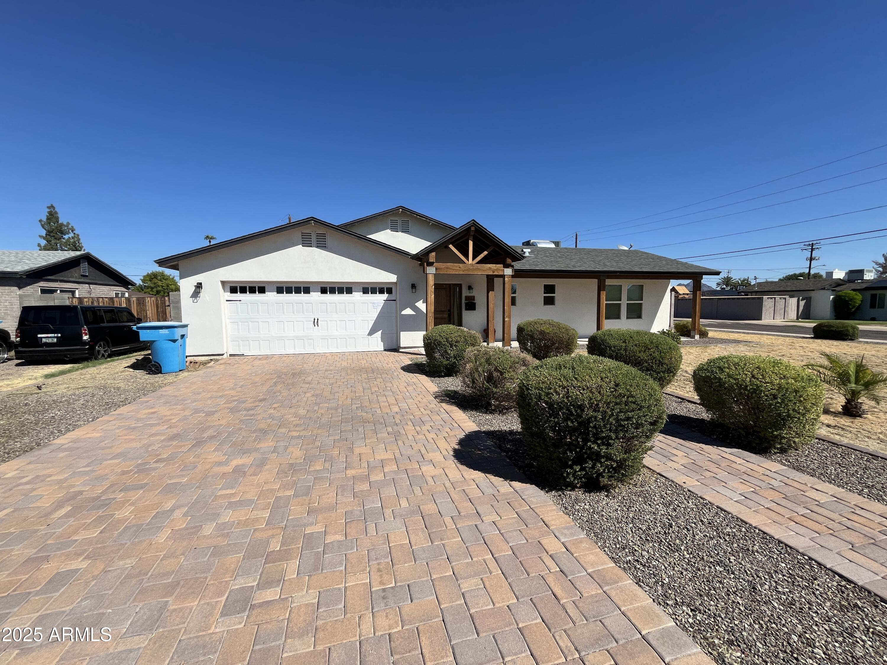 1802 W INDIANOLA Avenue