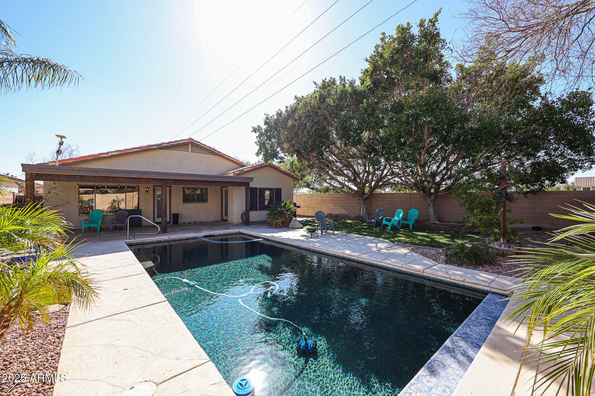 6640 W HONEYSUCKLE Drive