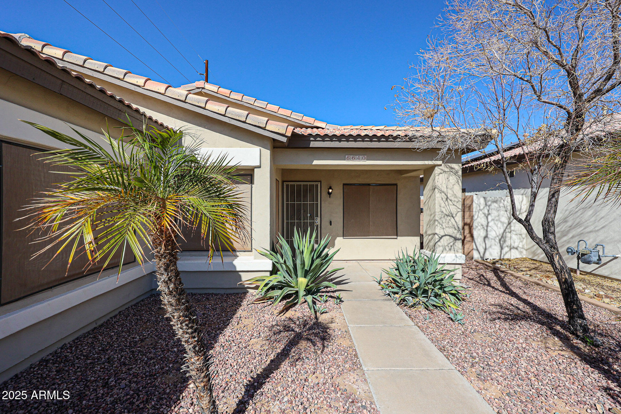 6640 W HONEYSUCKLE Drive