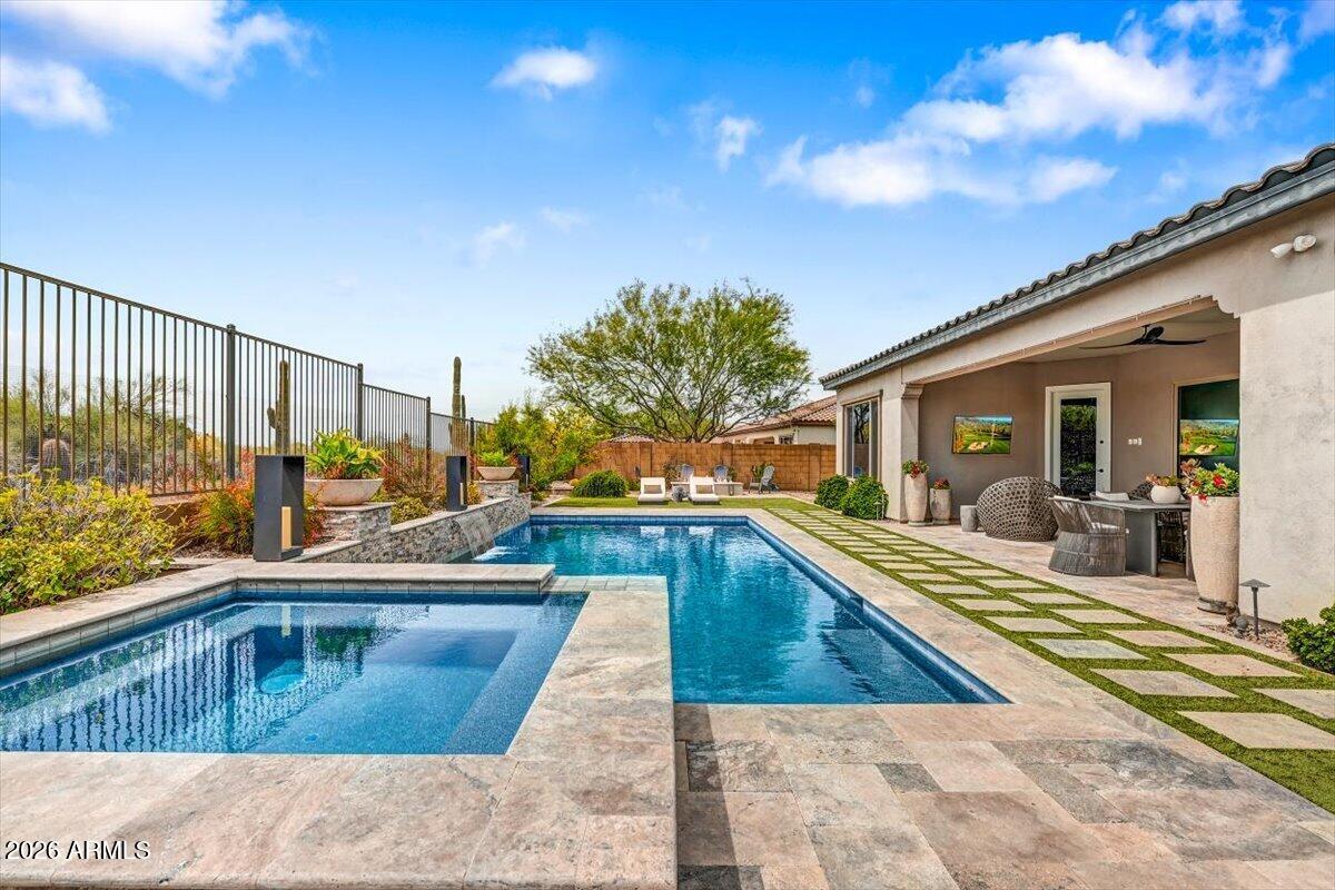 LONE MOUNTAIN - Residential