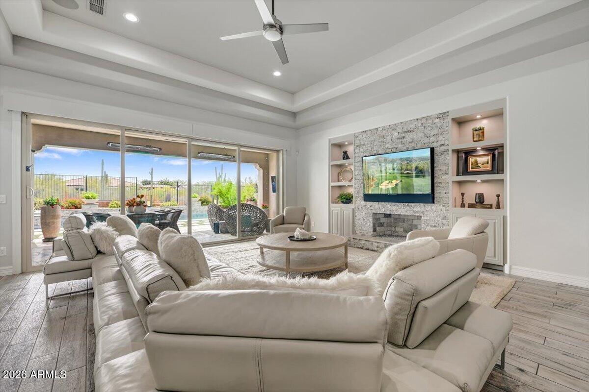 LONE MOUNTAIN - Residential