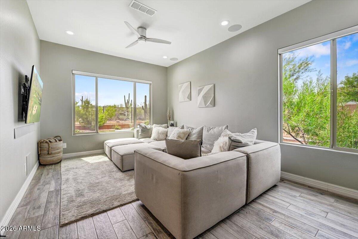 LONE MOUNTAIN - Residential
