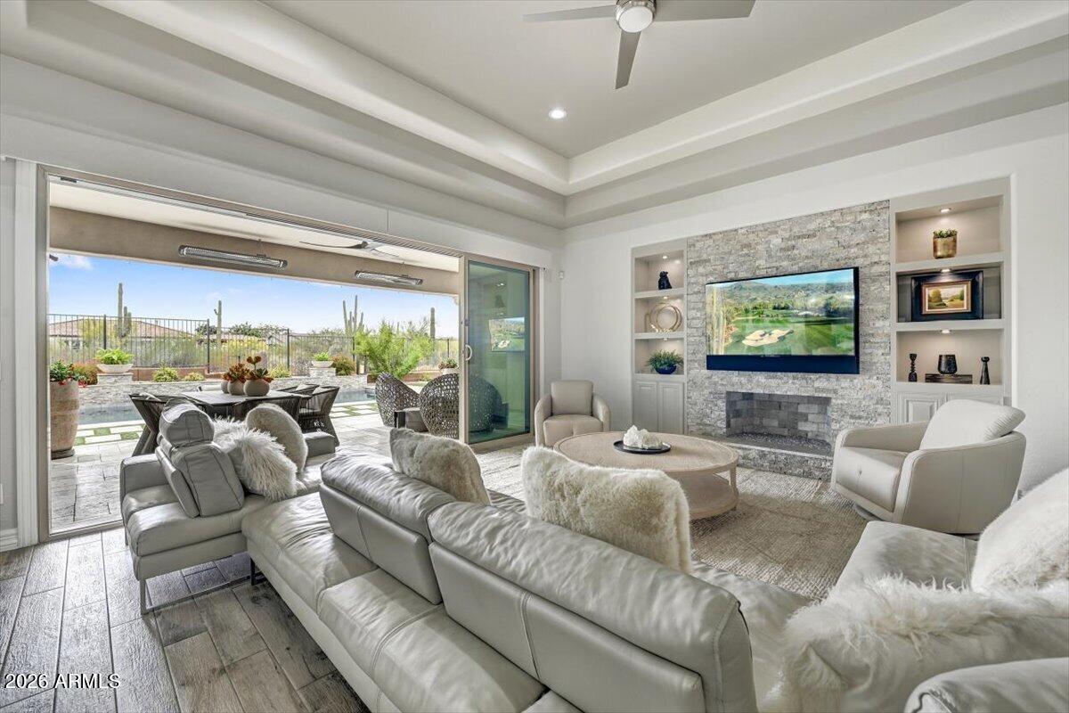 LONE MOUNTAIN - Residential