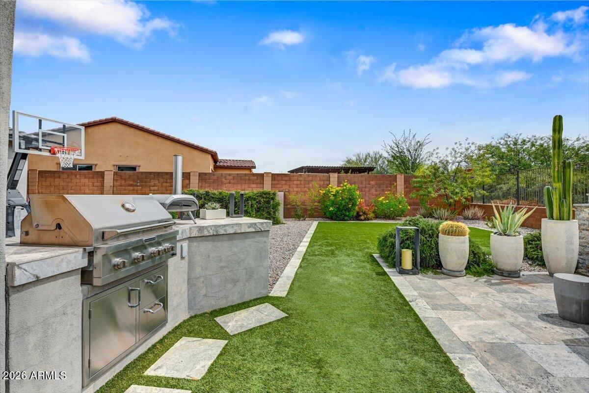 LONE MOUNTAIN - Residential