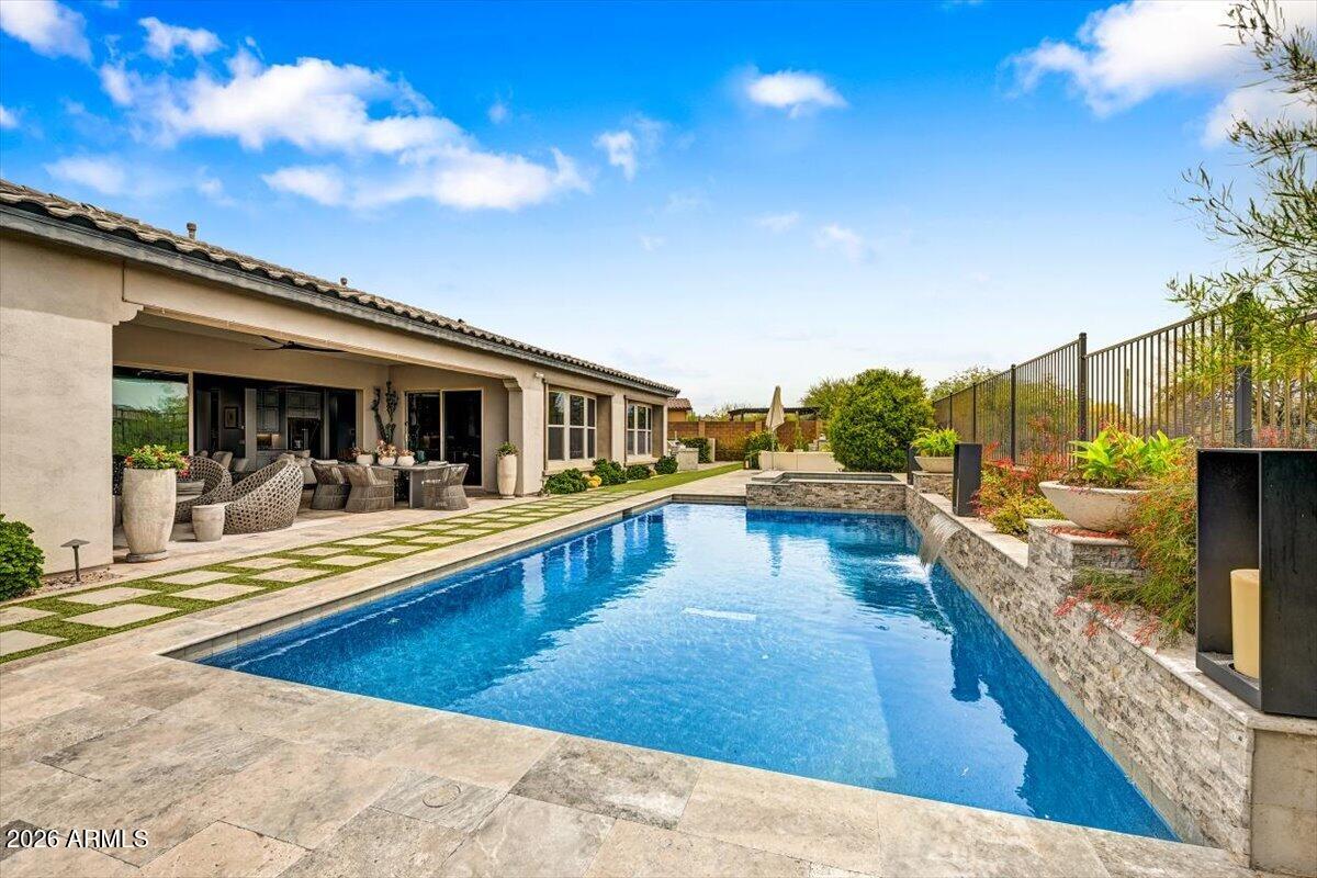 LONE MOUNTAIN - Residential