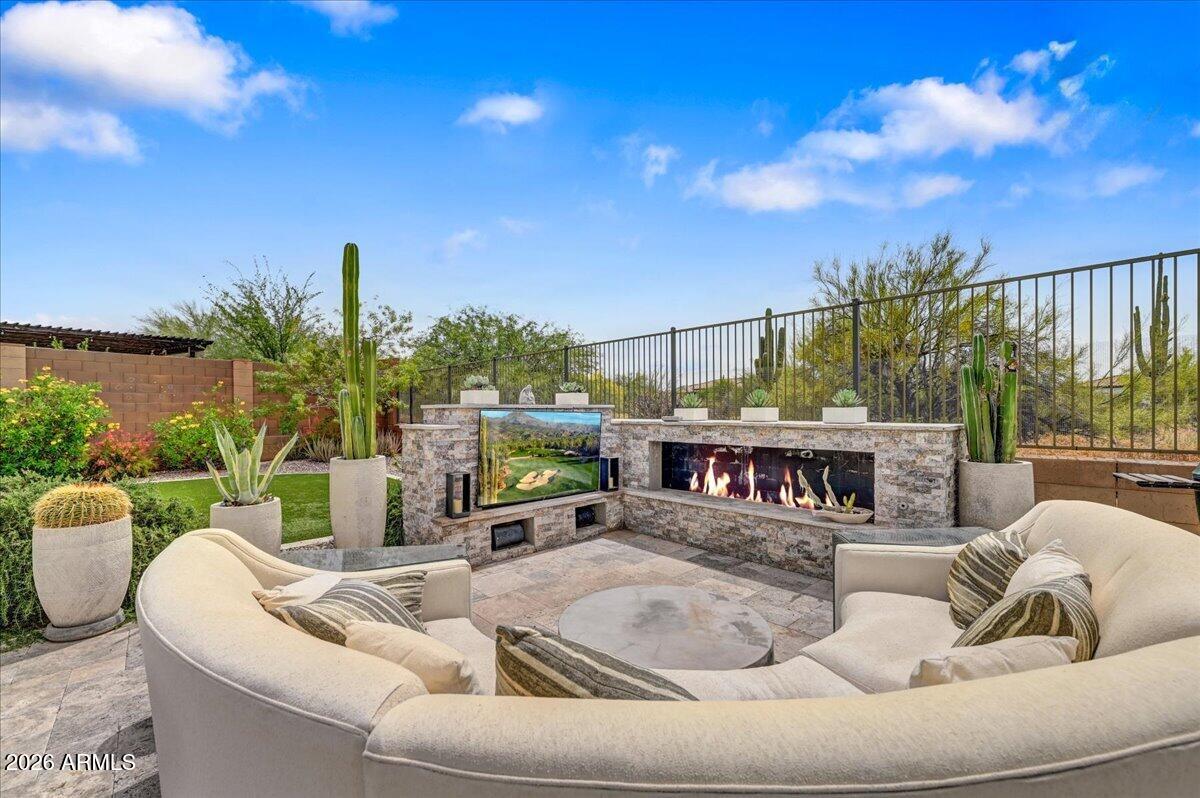 LONE MOUNTAIN - Residential