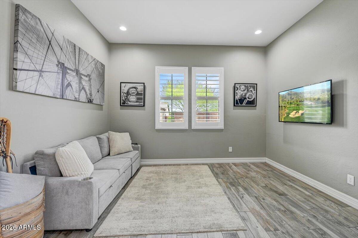LONE MOUNTAIN - Residential