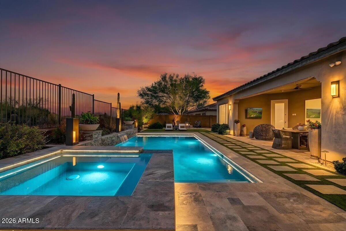 LONE MOUNTAIN - Residential