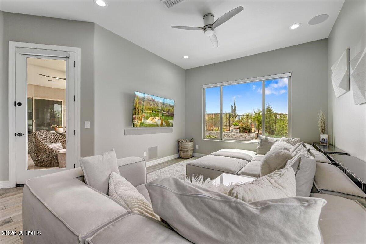 LONE MOUNTAIN - Residential