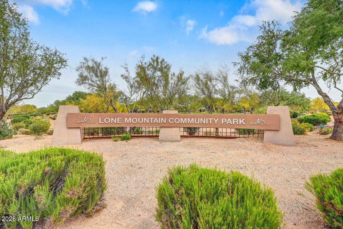 LONE MOUNTAIN - Residential