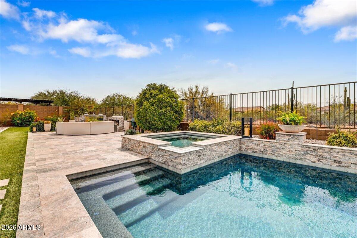 LONE MOUNTAIN - Residential