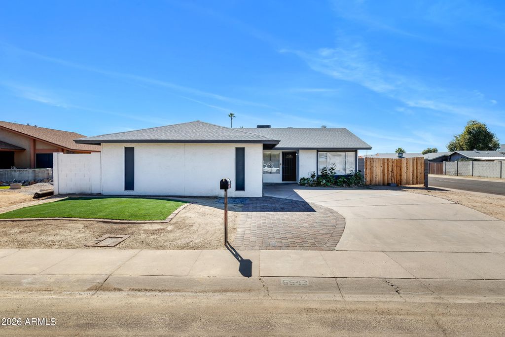 Photo of 5543 W Golden Lane, Glendale, AZ 85302 (MLS # 6991920)