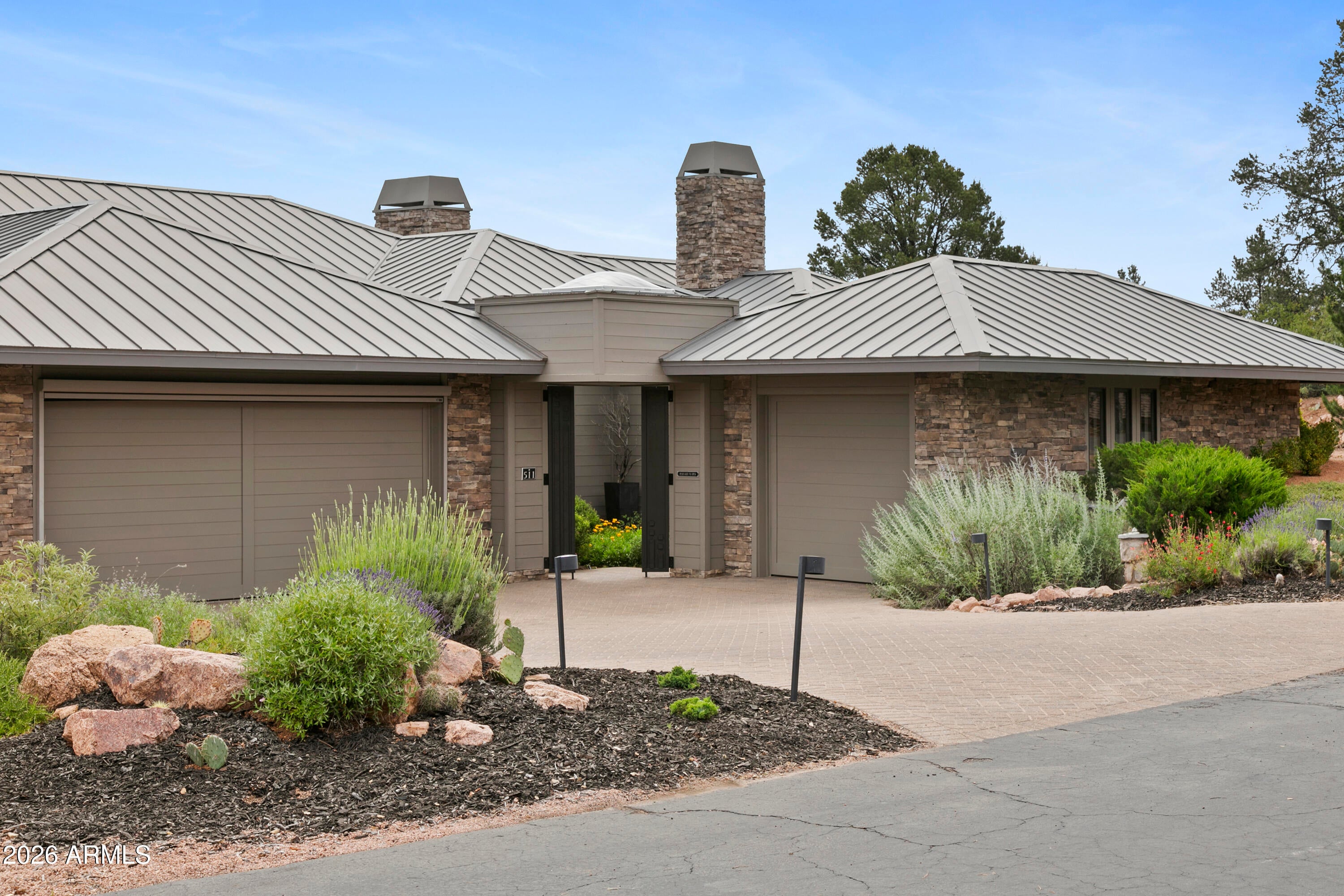 511 N GRAPEVINE Drive