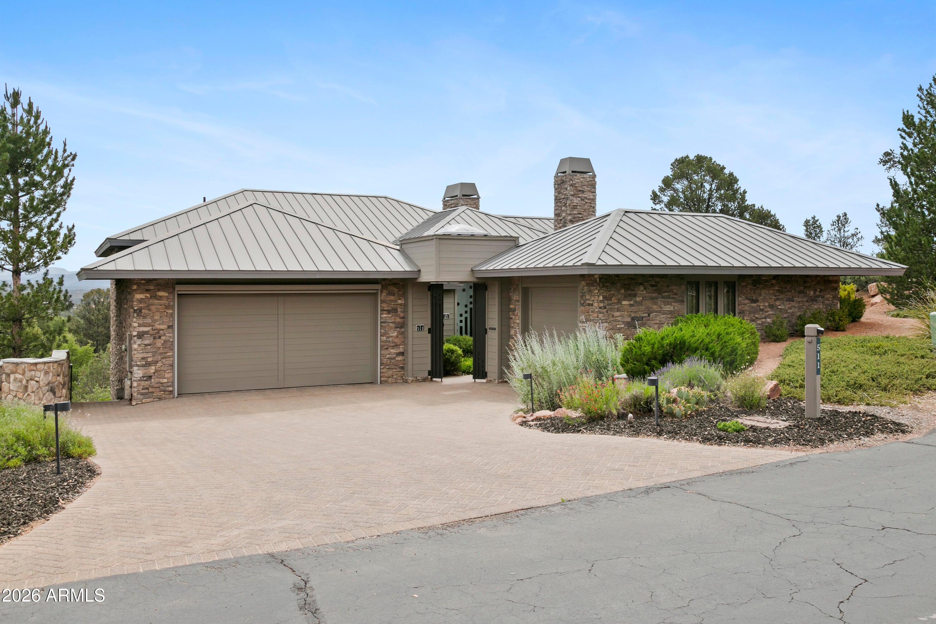 511 N GRAPEVINE Drive