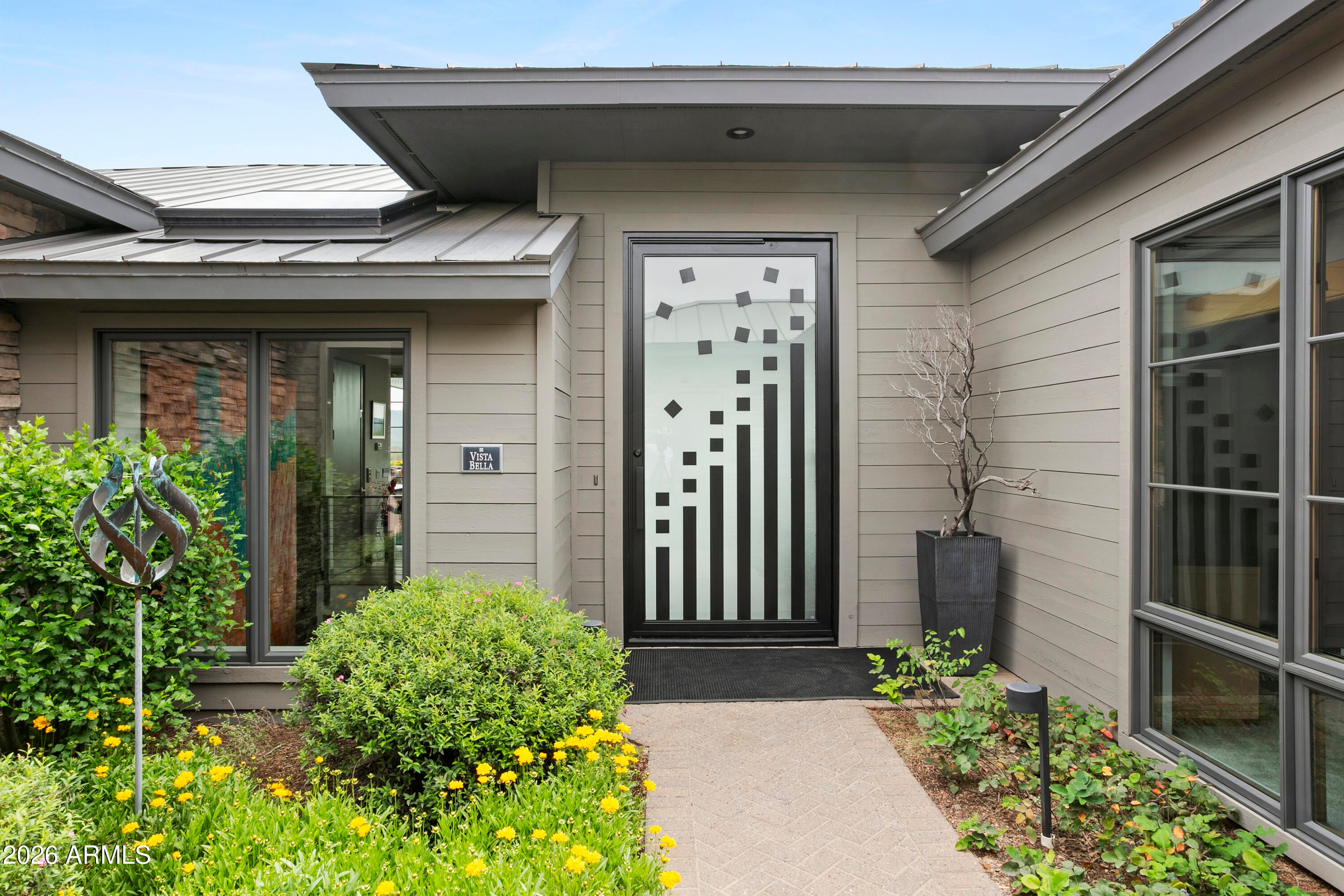 511 N GRAPEVINE Drive