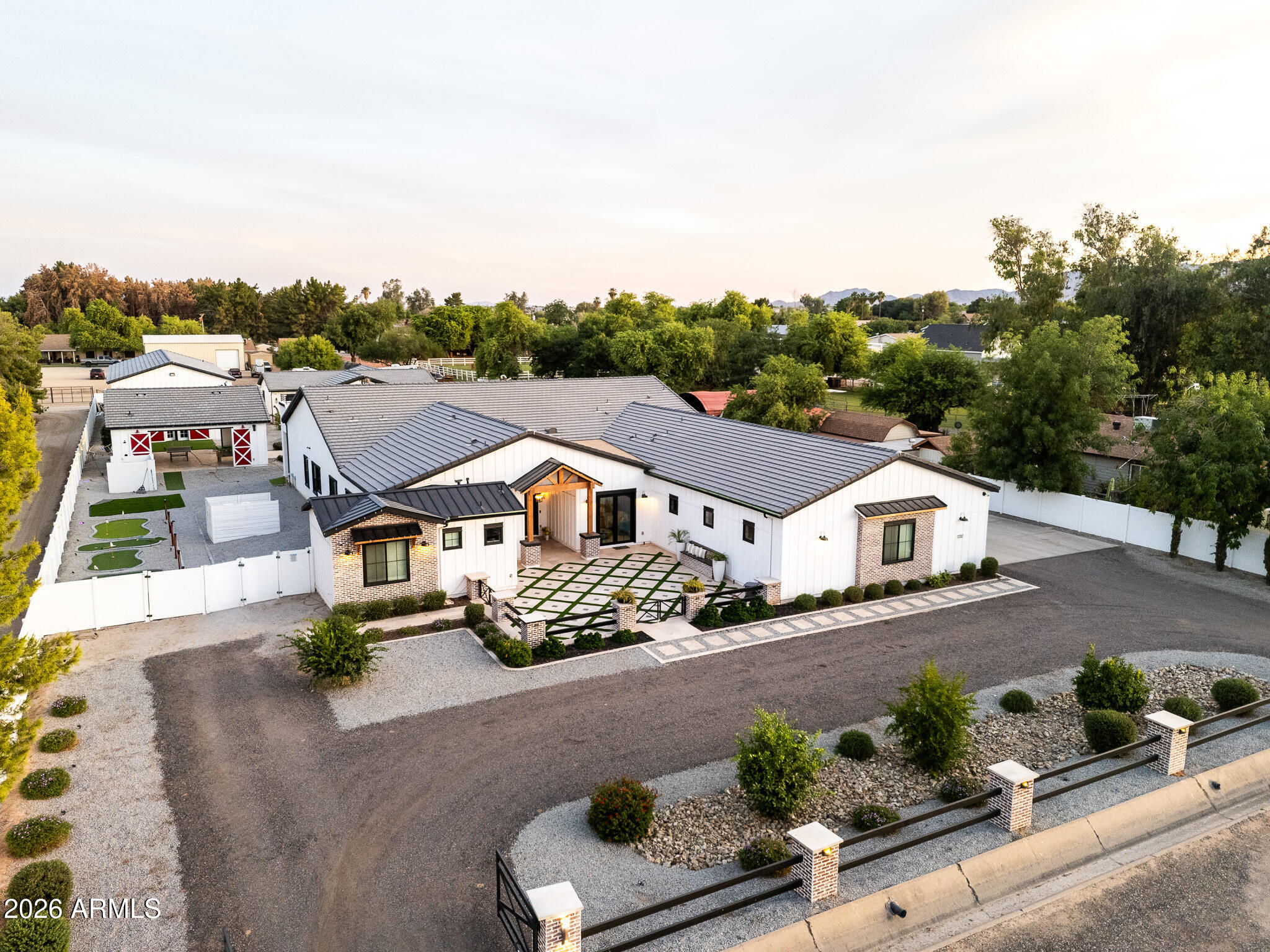 17337 W PEORIA Avenue
