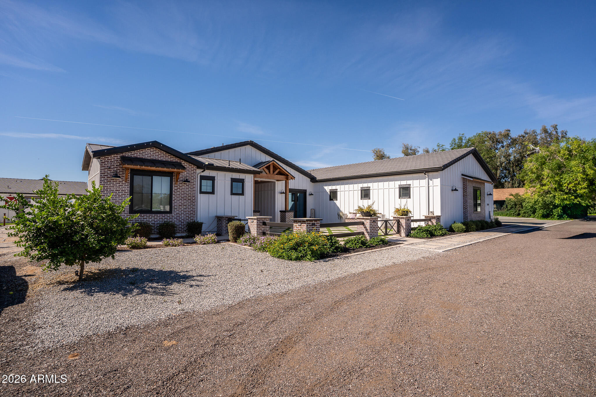 17337 W PEORIA Avenue