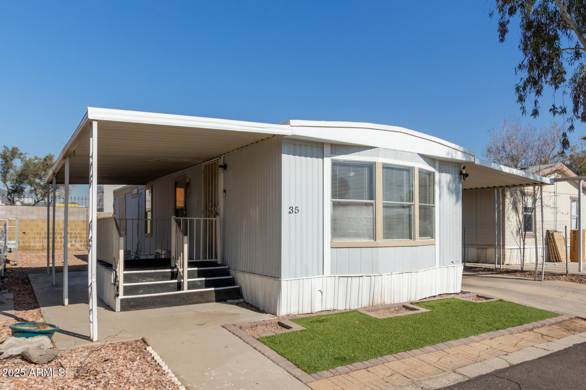 1221 N DYSART Road 35