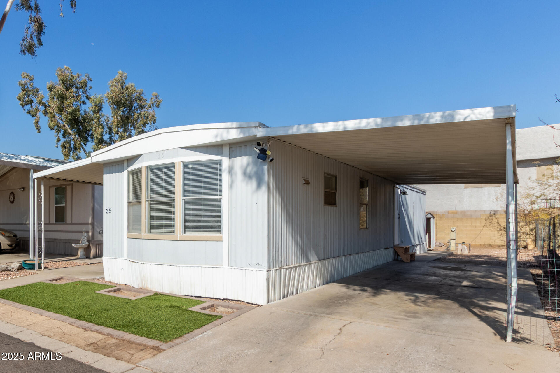 1221 N DYSART Road 35