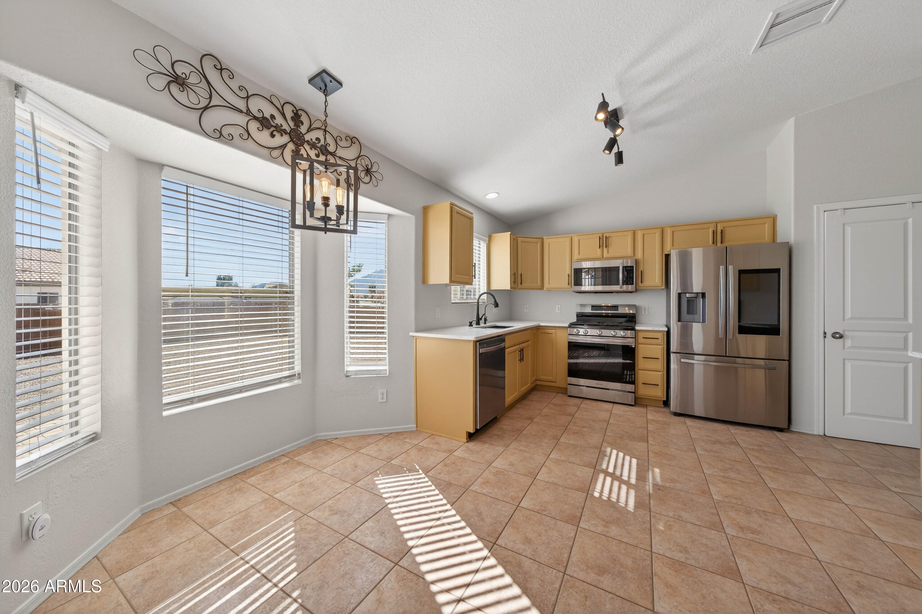 CANYON DE FLORES PHASE 1A - Residential Lease