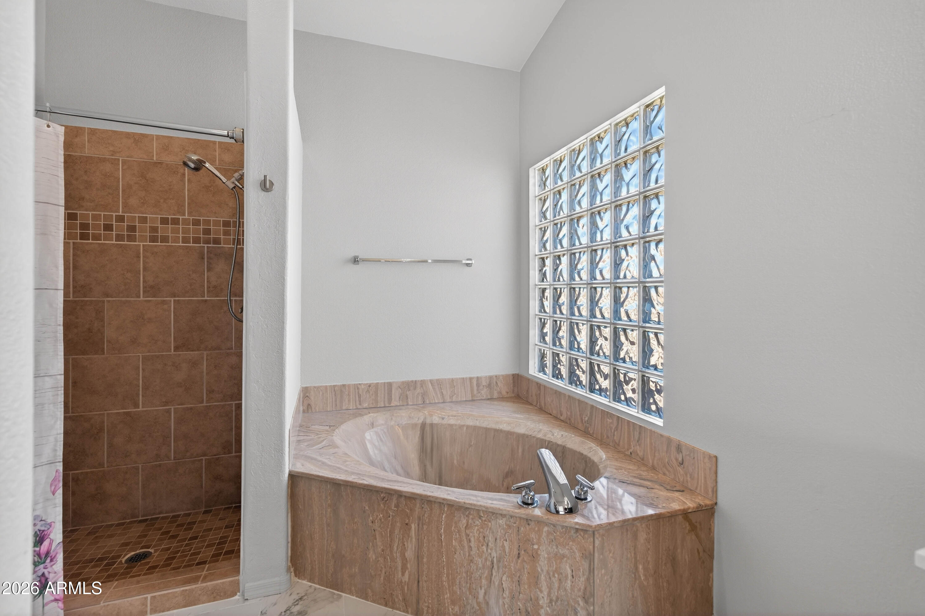 CANYON DE FLORES PHASE 1A - Residential Lease
