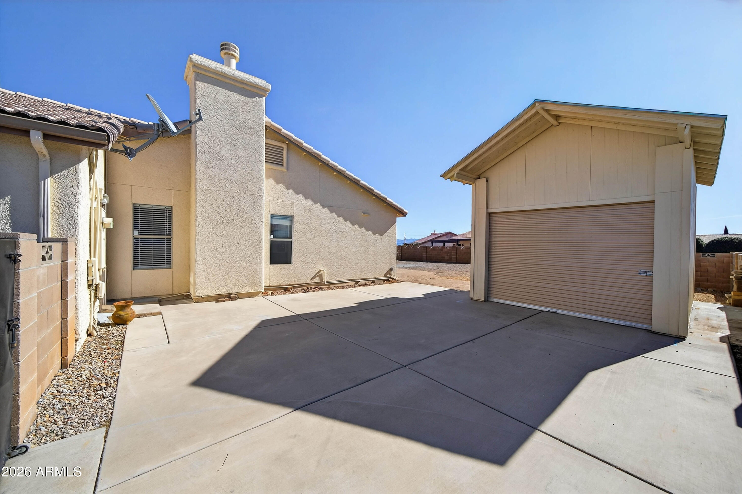 CANYON DE FLORES PHASE 1A - Residential Lease