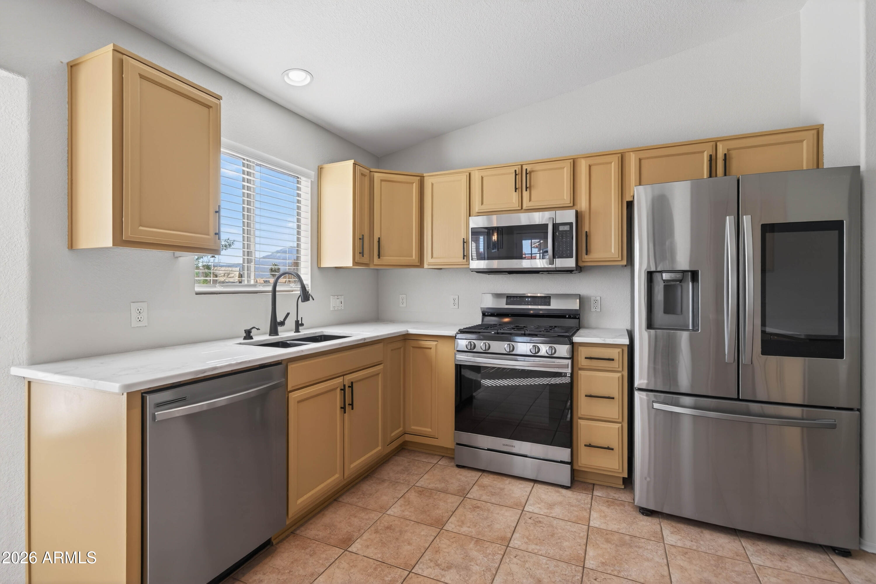 CANYON DE FLORES PHASE 1A - Residential Lease