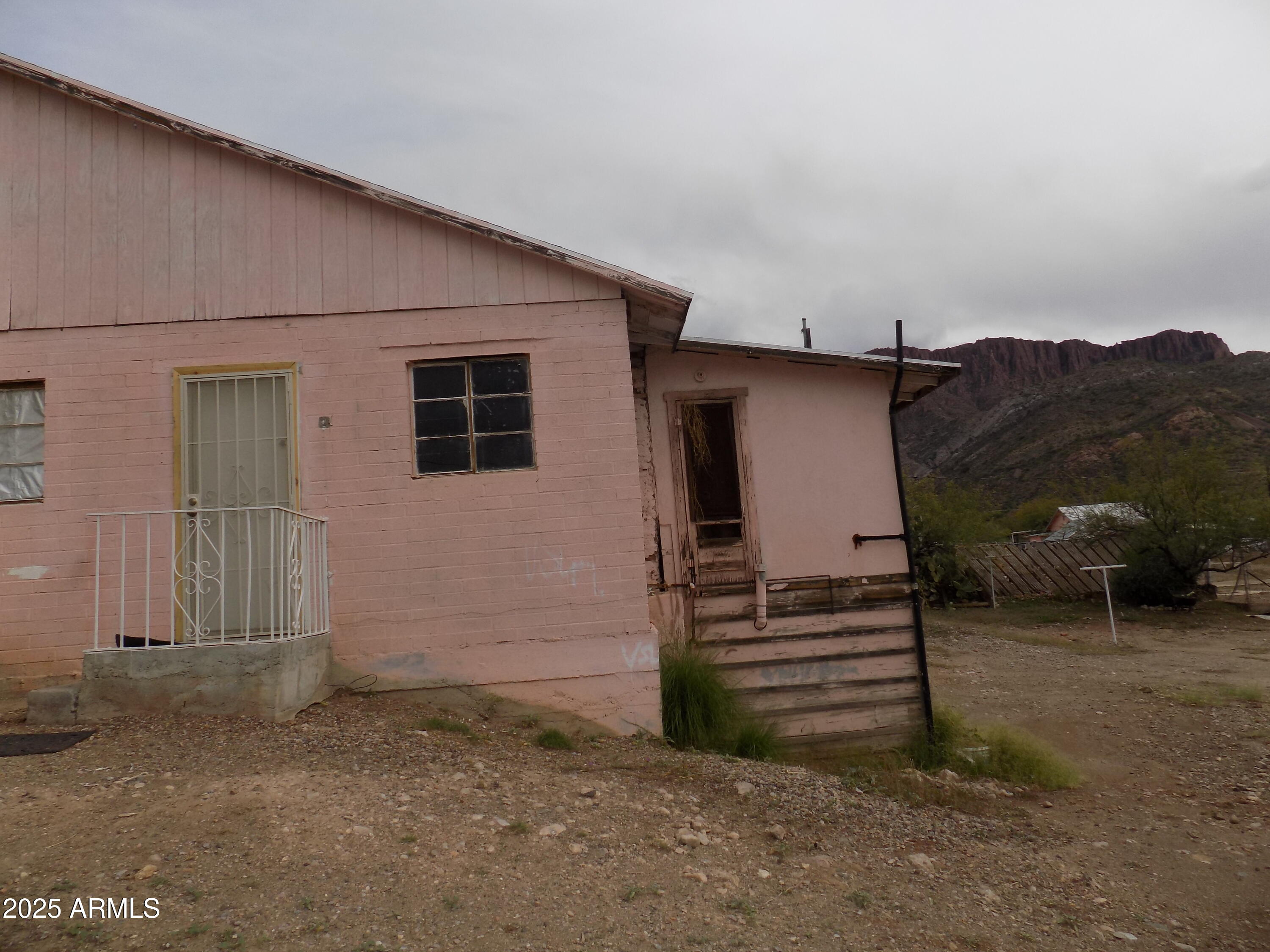 571 W PORPHYRY Street