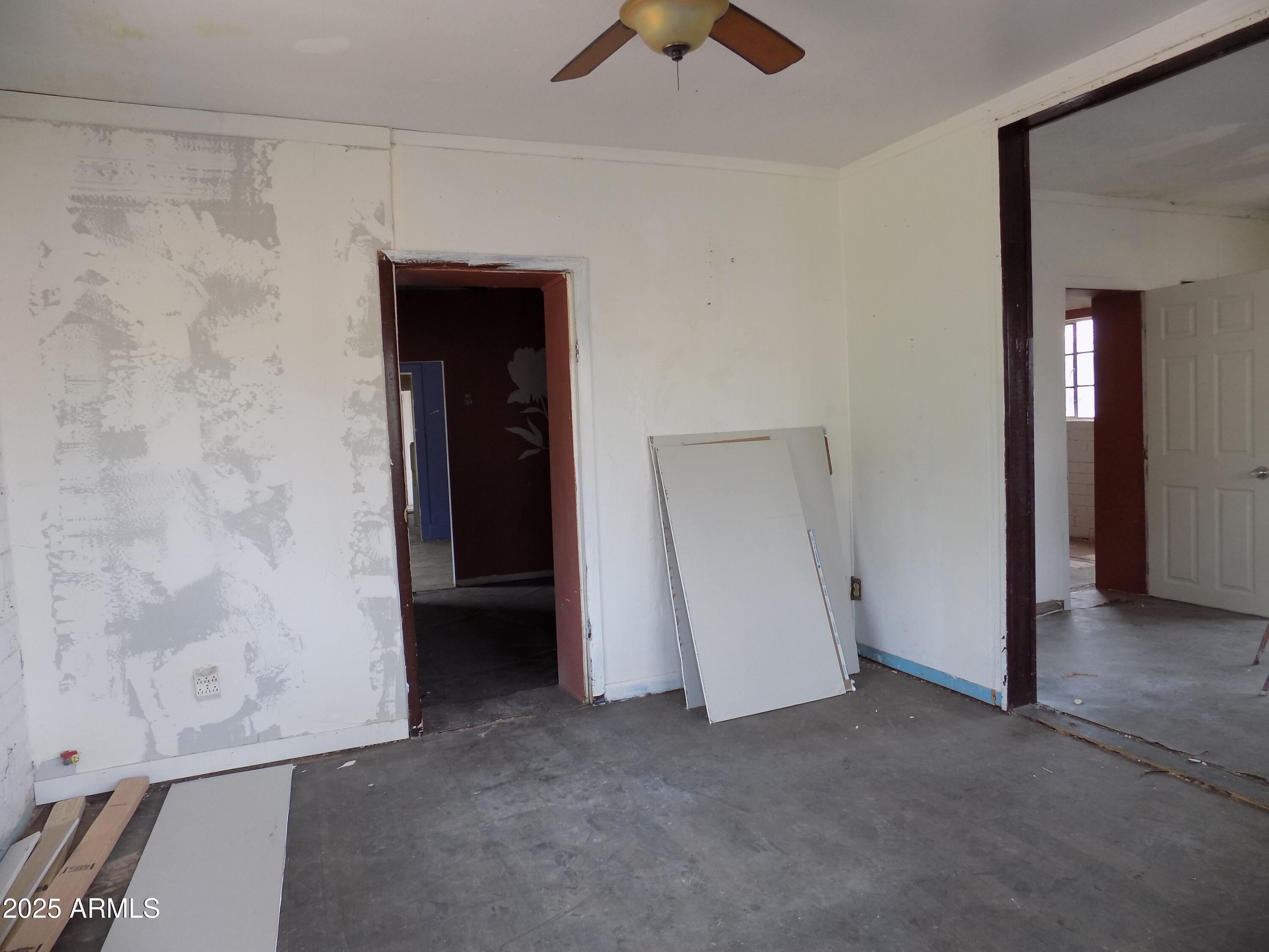 571 W PORPHYRY Street