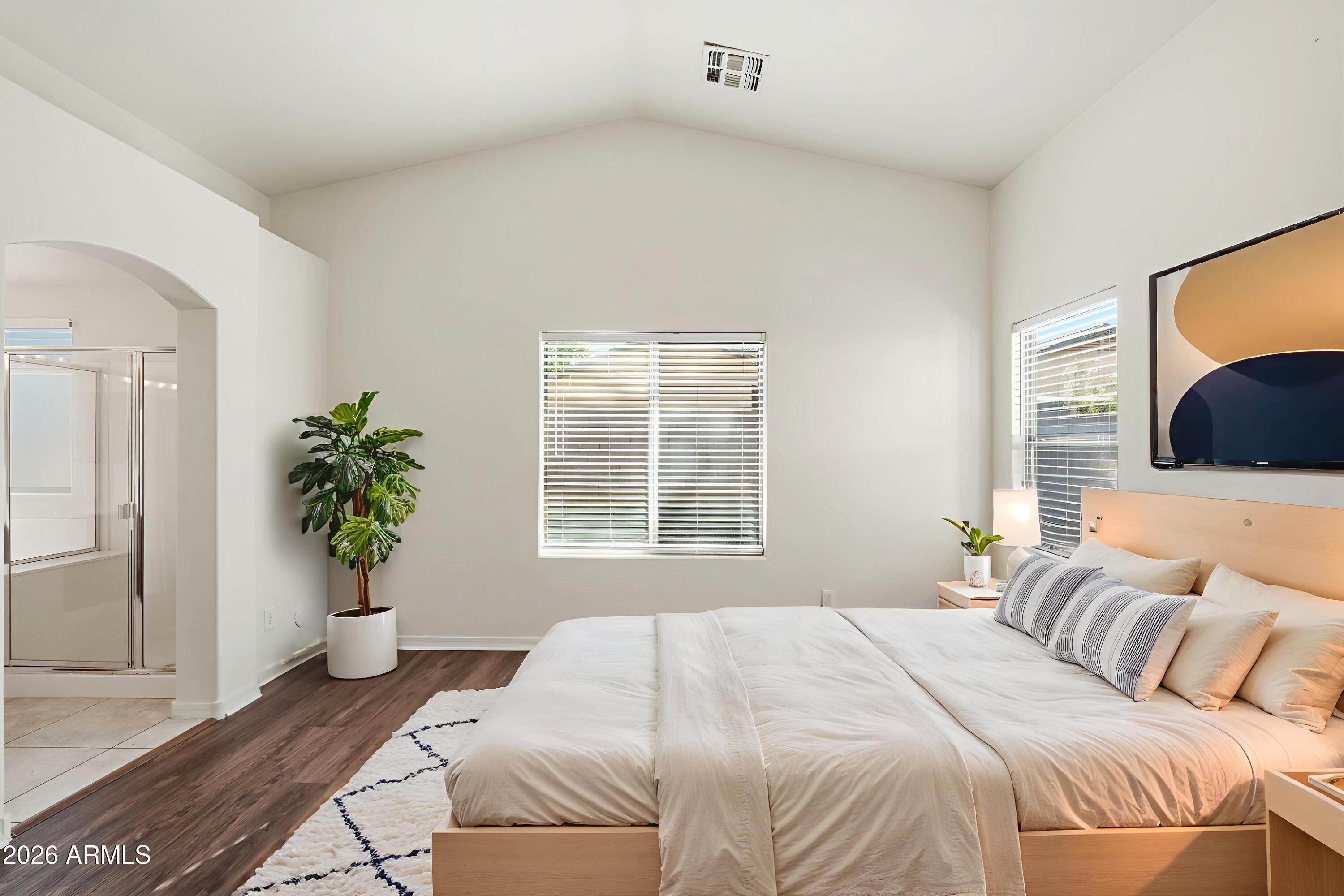 2033 W VINEYARD PLAINS Drive