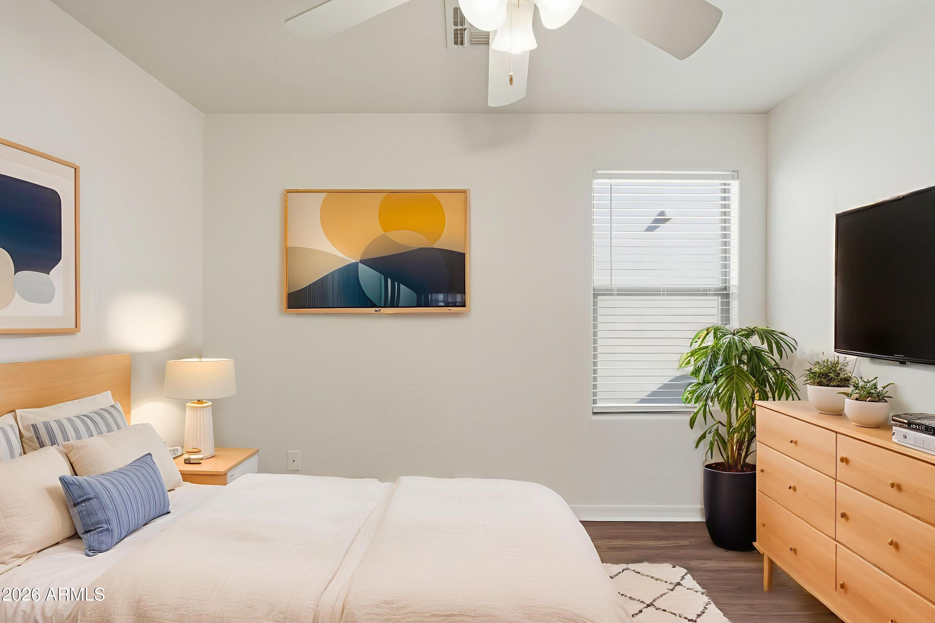 2033 W VINEYARD PLAINS Drive