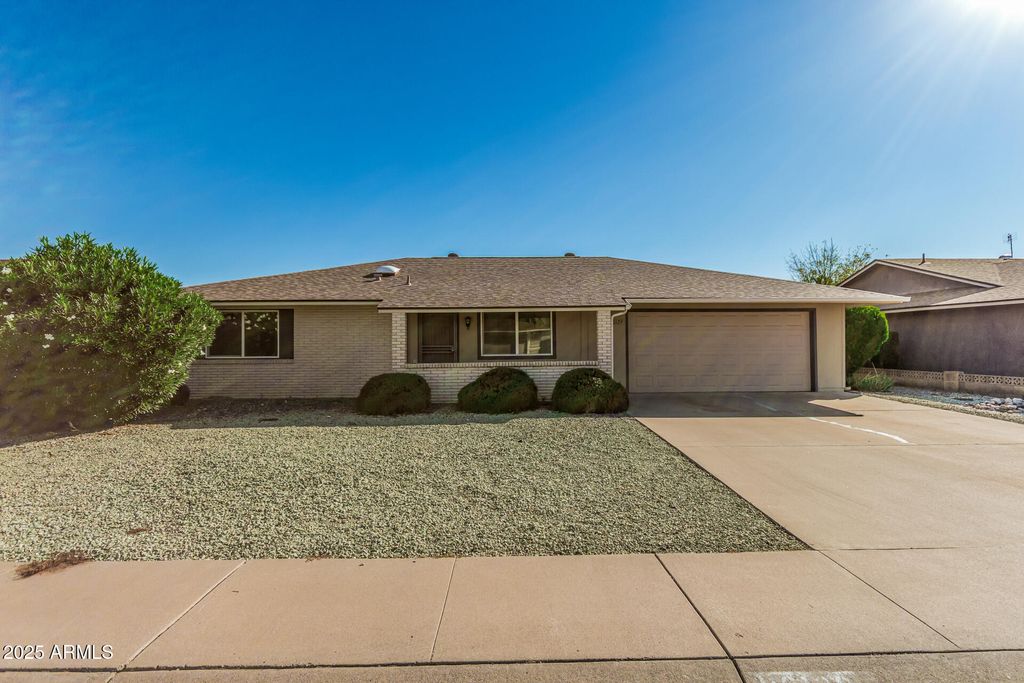 Photo of 10129 W Pine Springs Drive, Sun City, AZ 85373 (MLS # 6936563)