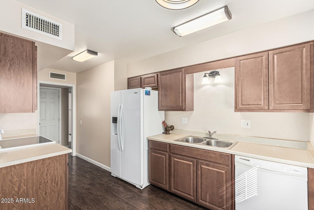 Photo of 10129 W Pine Springs Drive, Sun City, AZ 85373 (MLS # 6936563)