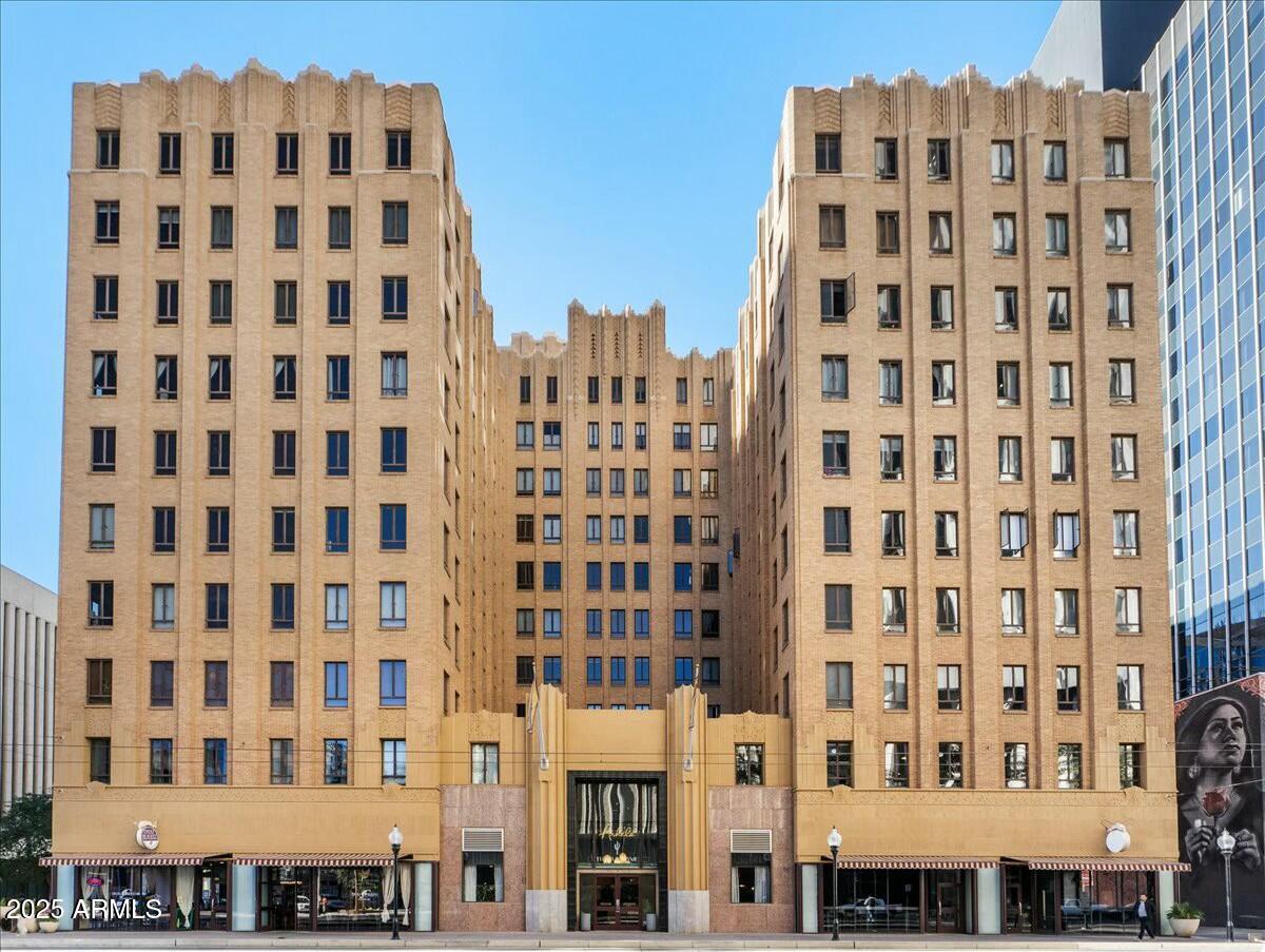 114 W ADAMS Street 203