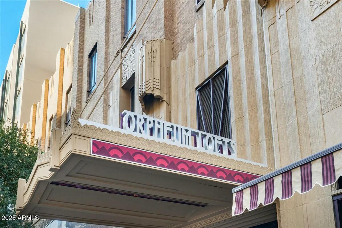 114 W ADAMS Street 203