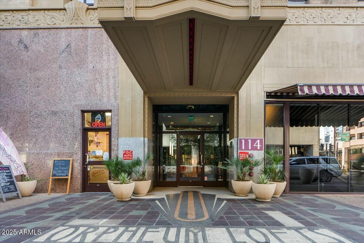 114 W ADAMS Street 203