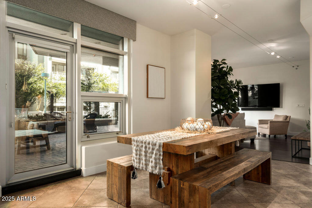 140 E RIO SALADO Parkway 111