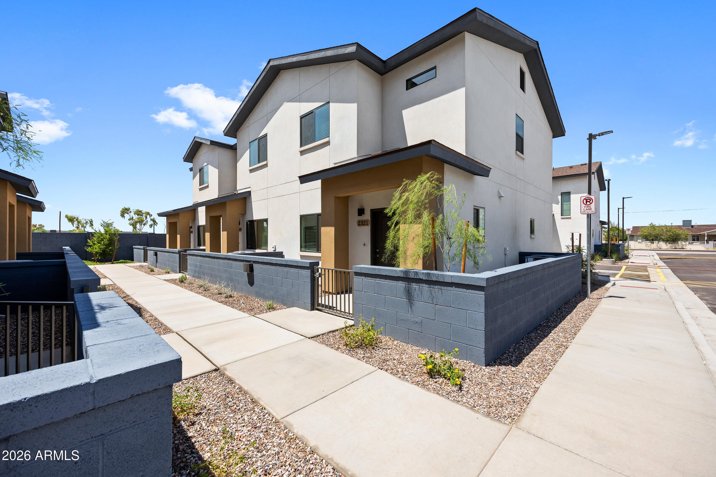 2313 E MCARTHUR Drive